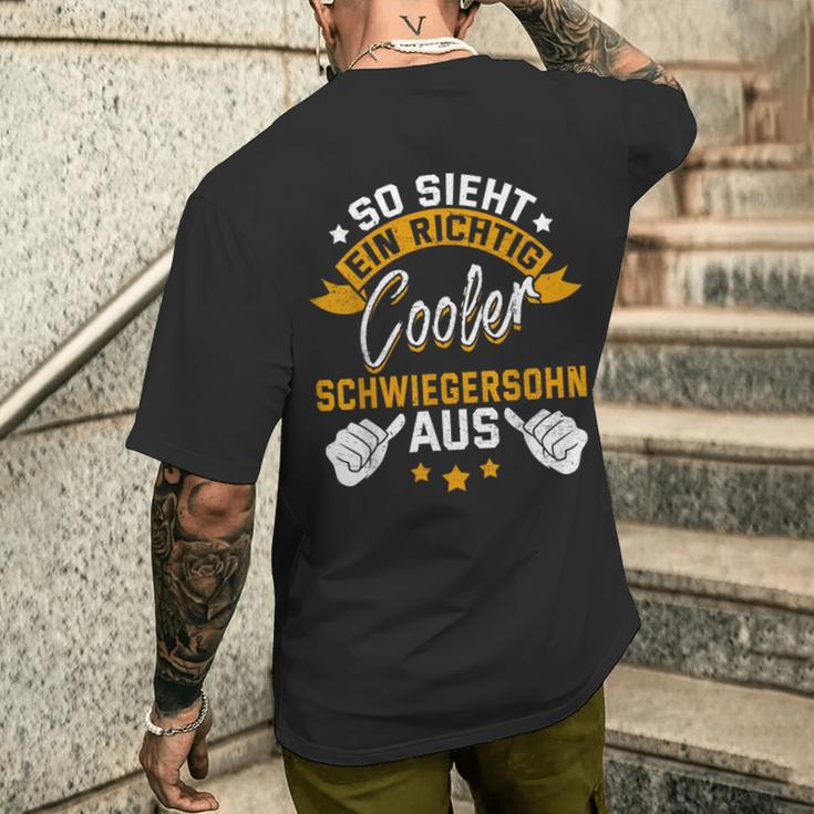 So Sieht Ein Richtig Cooler Schwiegersohn Aus Idea T-Shirt mit Rückendruck Geschenke für Ihn