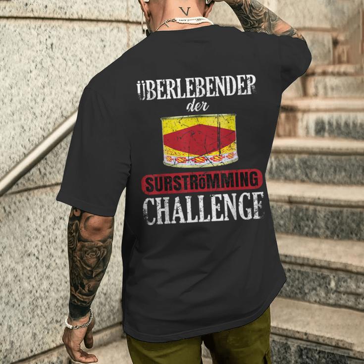 Surströmming Stinkfish From Sweden Survivor Challenge T-Shirt mit Rückendruck Geschenke für Ihn