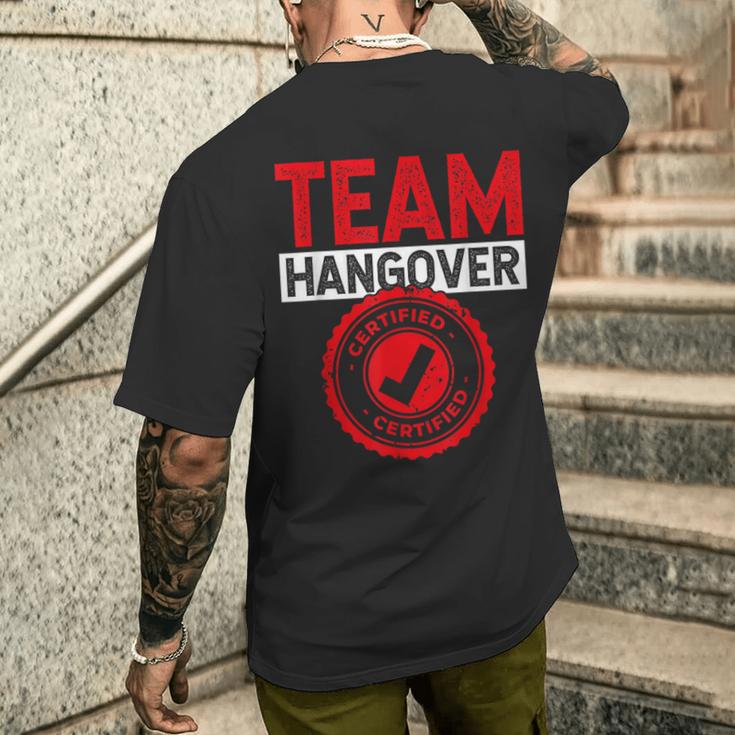 Team Hangover Certified Alkohol Trinken Trinker Party T-Shirt mit Rückendruck Geschenke für Ihn