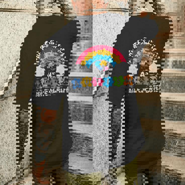 Un Gran Pedazo De Mi Corazón Tiene Autismo Y Él Es Mi Hermano Camiseta Hombre Estampado Espalda Regalos para él