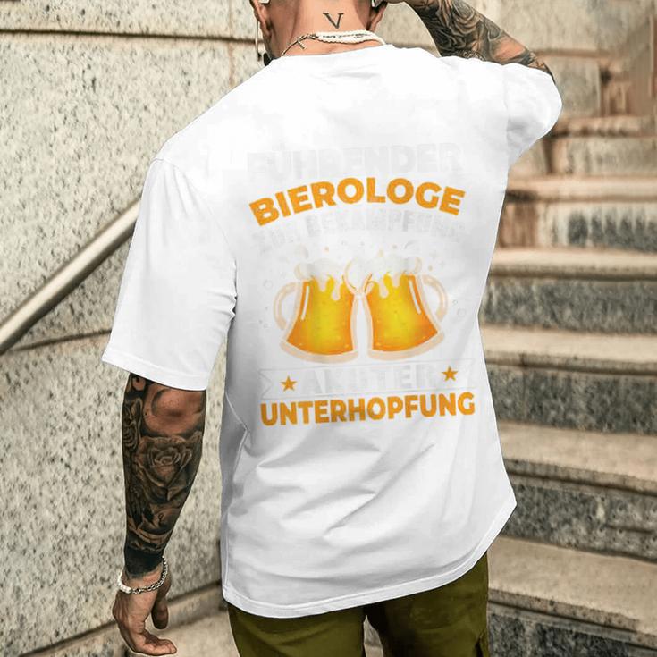 Leader Bierologist For Fighting Acute Underhoping T-Shirt mit Rückendruck Geschenke für Ihn