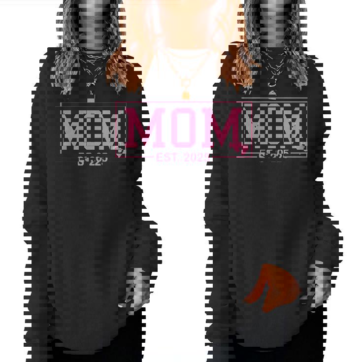 Mom Est 2025 Expect Girl Baby 2025 New Mom 2025 Mom To Be Women Sweatshirt