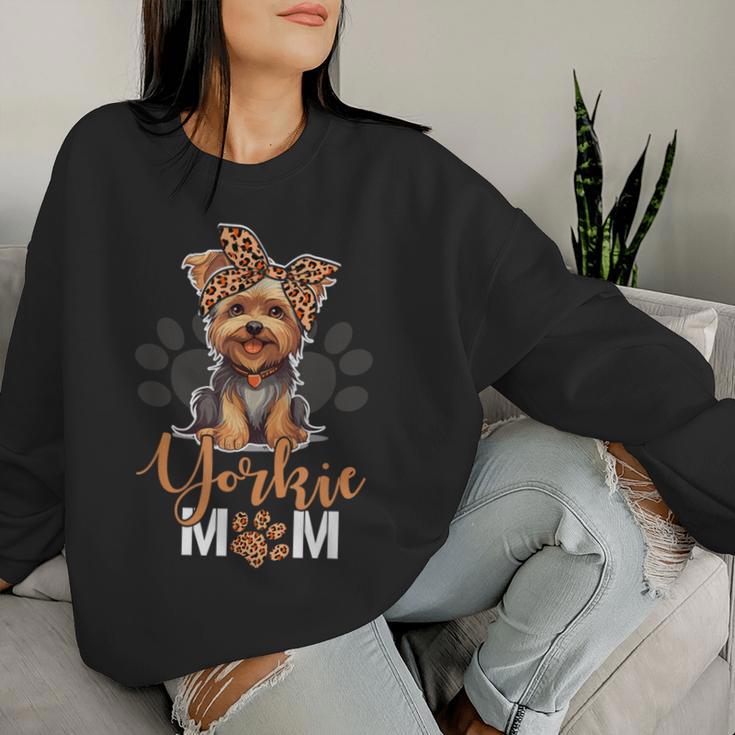 Yorkie Mom Yorkshire Leopard Dog Lovers Día De La Madre Sudadera Mujer Regalos para ella
