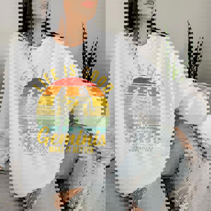 Suivi De Gémeauxintage Laie Est Un Bon Symbole Du Zodiaque Sweat-shirt pour femme Cadeaux pour elle
