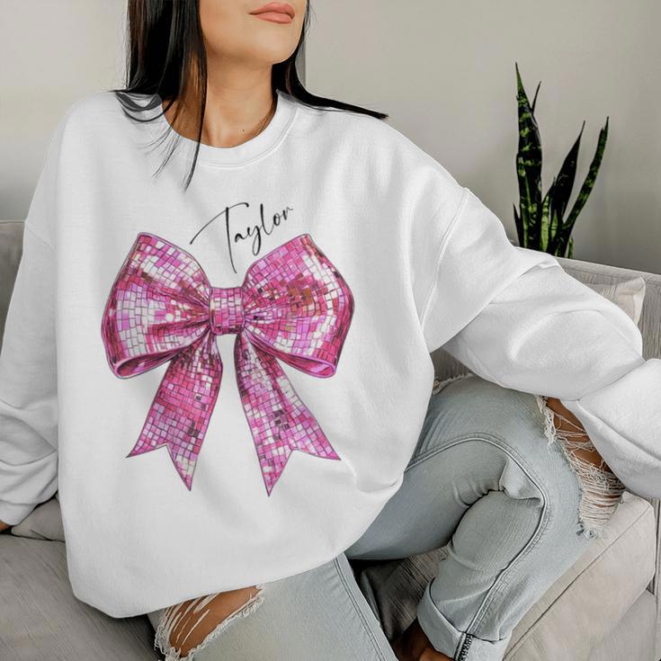 Taylor Lover First Name N Girls Pink Disco Ball Bow Sweatshirt Frauen Geschenke für Sie