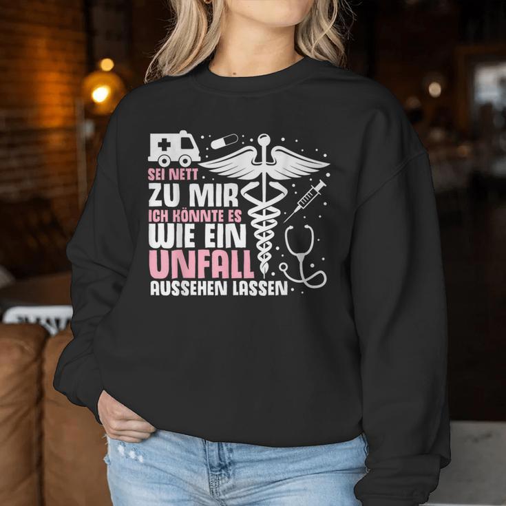 Sei Nett Zu Mir Ich Könnte Es Wie Ein Unfall Aussehen Sei Nett Zu Sweatshirt Frauen Lustige Geschenke