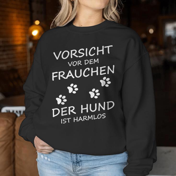 Vorsichtor Dem Frauchen Der Hund Ist Harmlos Gassi Women's Sweatshirt Frauen Lustige Geschenke