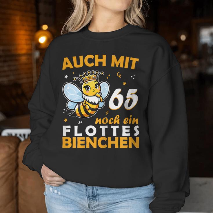 Women's 65Th Birthday With 65 Years Still A Bee Motif Sweatshirt Frauen Lustige Geschenke