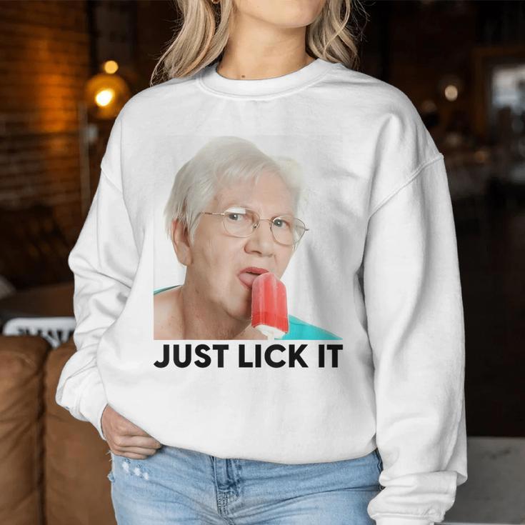 Grandma Just Lick It Grandma Licks Ice Meme Ice Lovers Summer Sweatshirt Frauen Lustige Geschenke