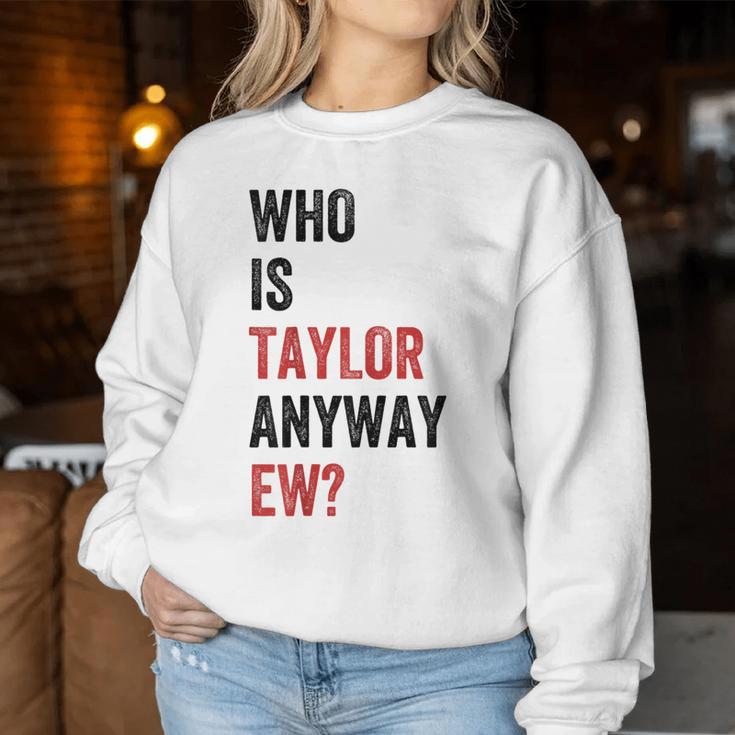 Who Is Taylor Ew Girl Taylor First Name Groovy 80'S Sweatshirt Frauen Lustige Geschenke