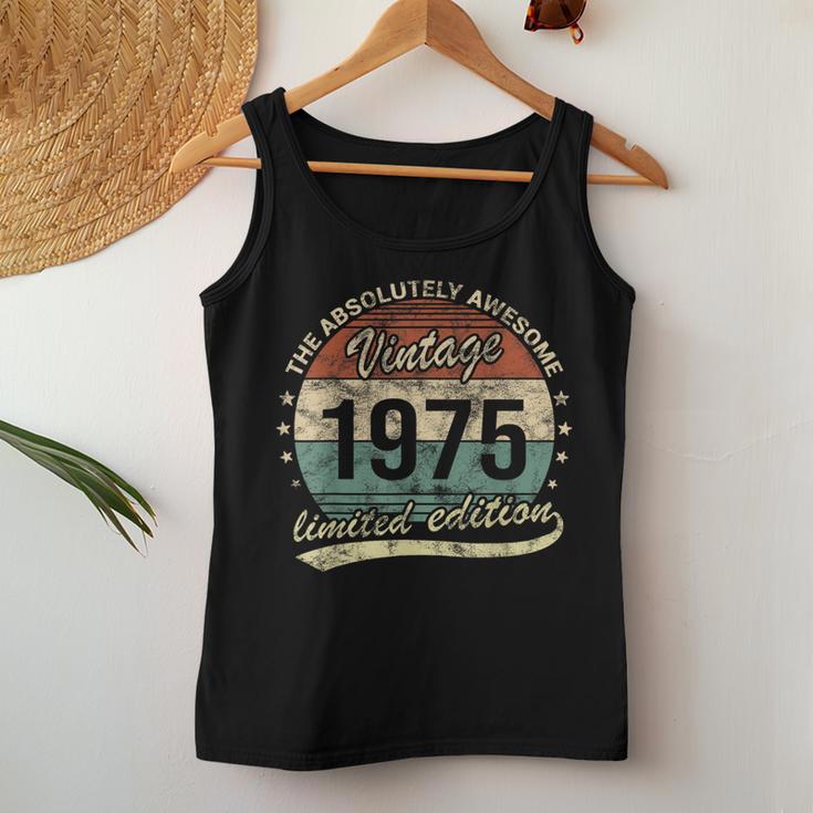 50Th Birthday Awesomeintageintage 1975 Man Or Woman Tank Top Frauen Lustige Geschenke