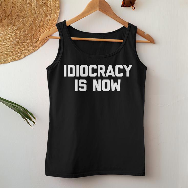 Idiocracy Is Now Saying Sarcastic Political Tank Top Frauen Lustige Geschenke