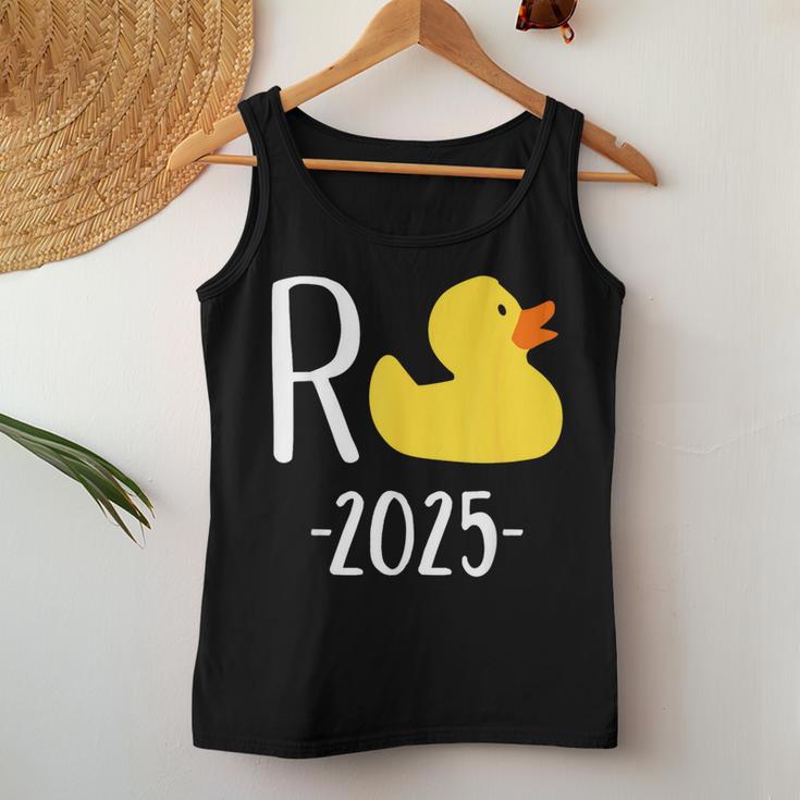 Pension 2025 With Duck For Pensioners And Retirees Tank Top Frauen Lustige Geschenke