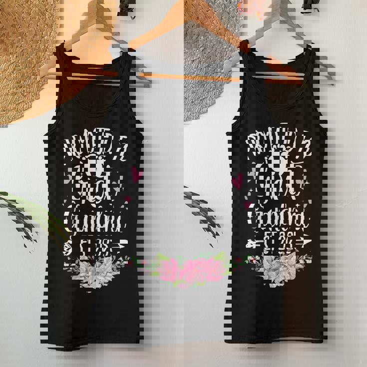 Promoted To Great Grandma Est 2025 First Time New Grandma Women Tank Top Funny Gifts