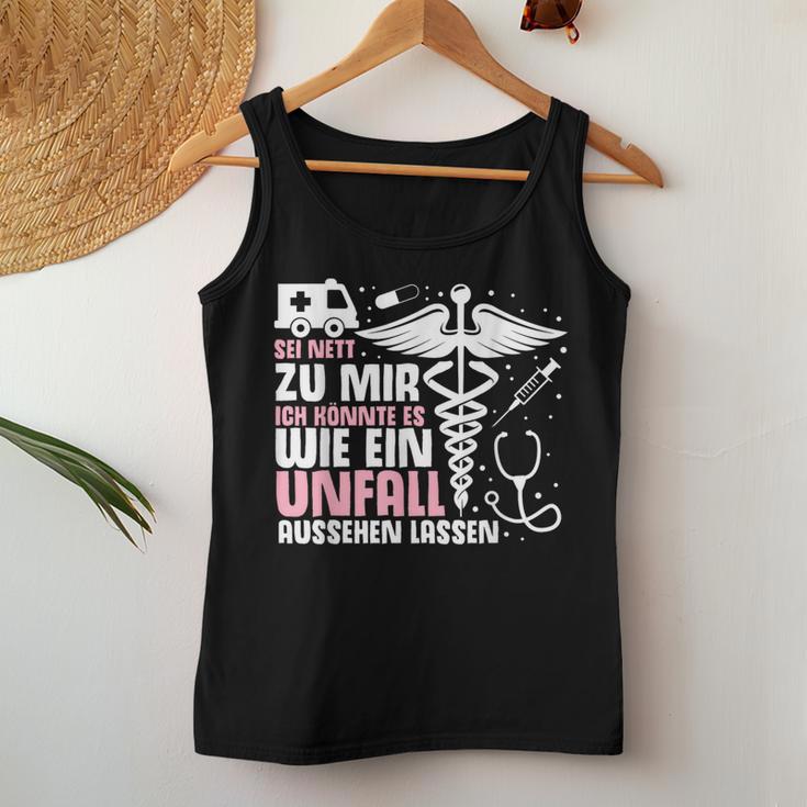 Sei Nett Zu Mir Ich Könnte Es Wie Ein Unfall Aussehen Sei Nett Zu Tank Top Frauen Lustige Geschenke