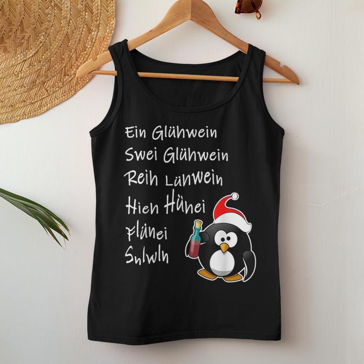 With Text 'Ein Glühwein' A Mulled Wine Swei Mulled Wine Penguin For Christmas Tank Top Frauen Lustige Geschenke