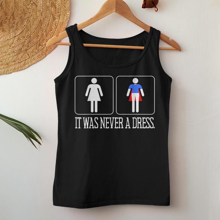 Women's It Was Never A Dress Superheroine Women's Power Feminist Tank Top Frauen Lustige Geschenke