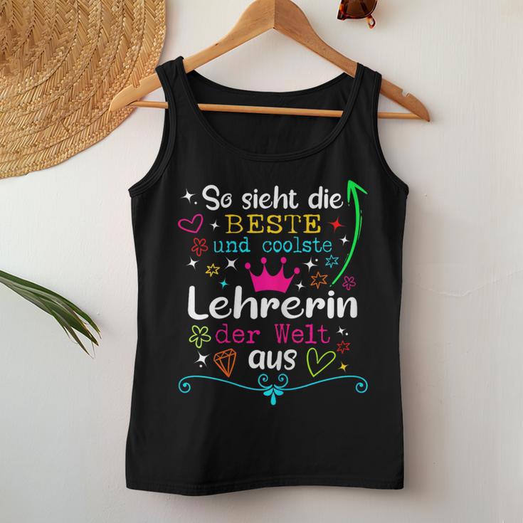 Women's Teacher So Ssieht Die Coolste Beste Teacher Der Welt Aus Tank Top Frauen Lustige Geschenke