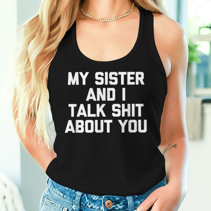 Sister My Sister & I Talk About You Tank Top Frauen Geschenke für Sie