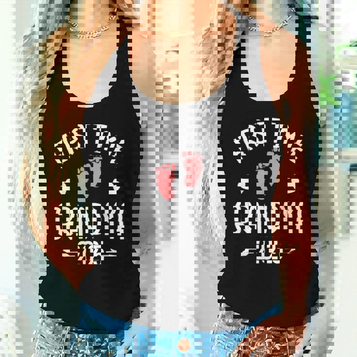 Promoted To Grandma 2025 Grandma Est 2025 Women Tank Top Gifts for Her