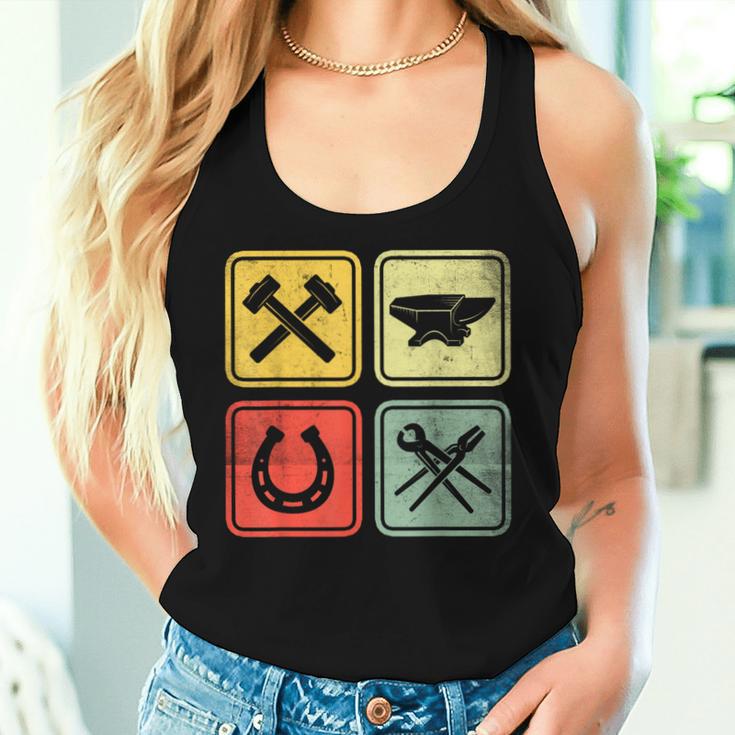 Schmied Hammer Forged Hammer Forged Pliers Horseshoe Tank Top Frauen Geschenke für Sie