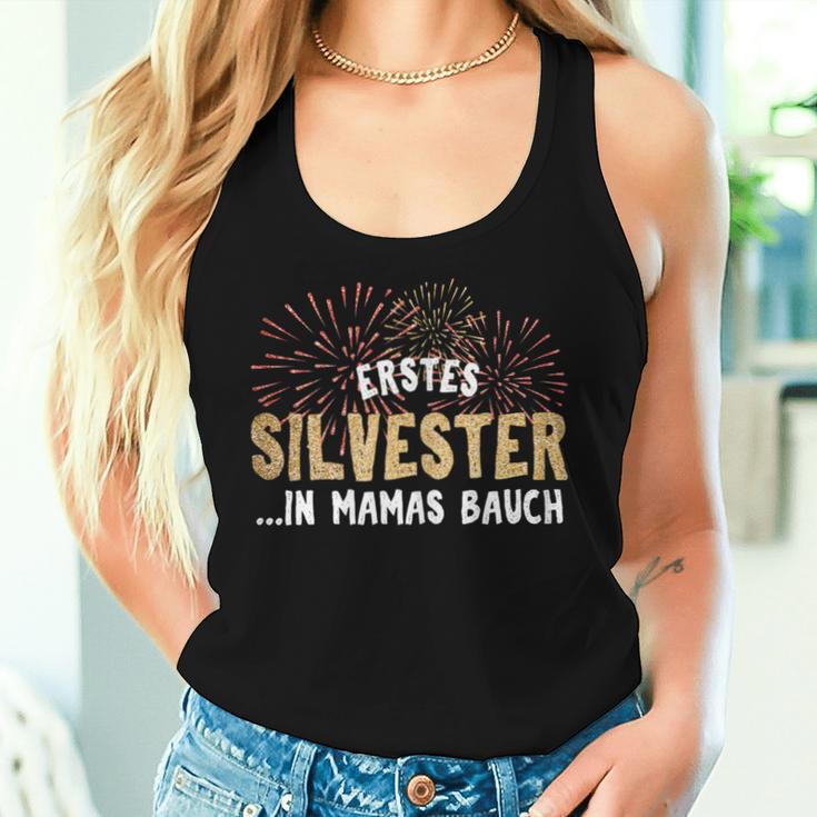 Women's First New Year's Eve In Mama's Belly For Pregnant Women Tank Top Frauen Geschenke für Sie