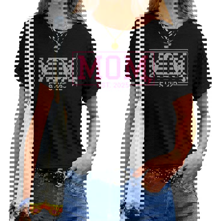 Mom Est 2025 Expect Girl Baby 2025 New Mom 2025 Mom To Be Women T-shirt