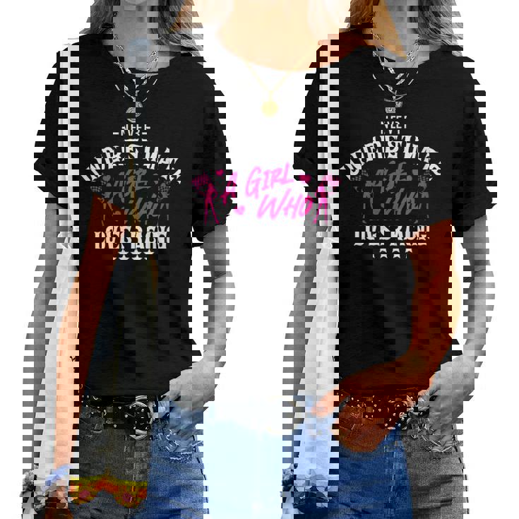 Ne Sous-Estimez Jamais Une Fille Qui Aime La Course Dirt Track Racer T-shirt femme