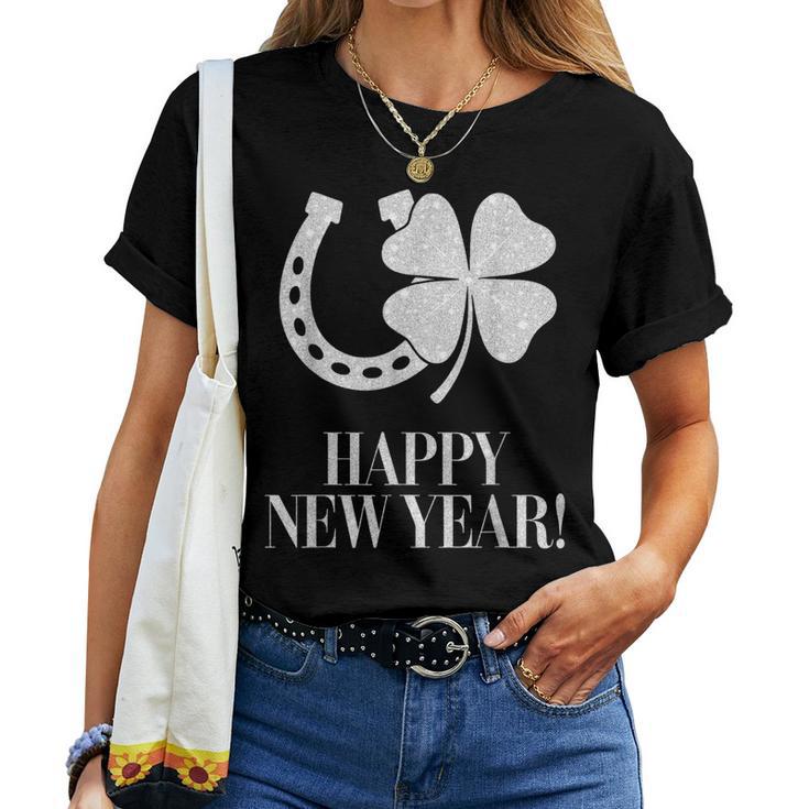 New Year's Eve Outfit Happy New Year Clover Horseshoe Lucky T-shirt Frauen