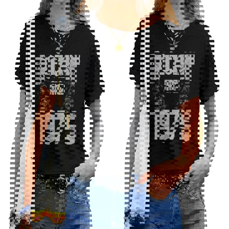 Rockin' Since 1975Intage Rock Music Fan 47 Cumpleaños Cuello Camiseta de mujer