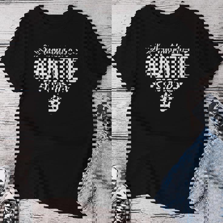 Promoted To Auntie Est 2025 Soon To Be New Aunt Baby Reveal Women T-shirt Funny Gifts