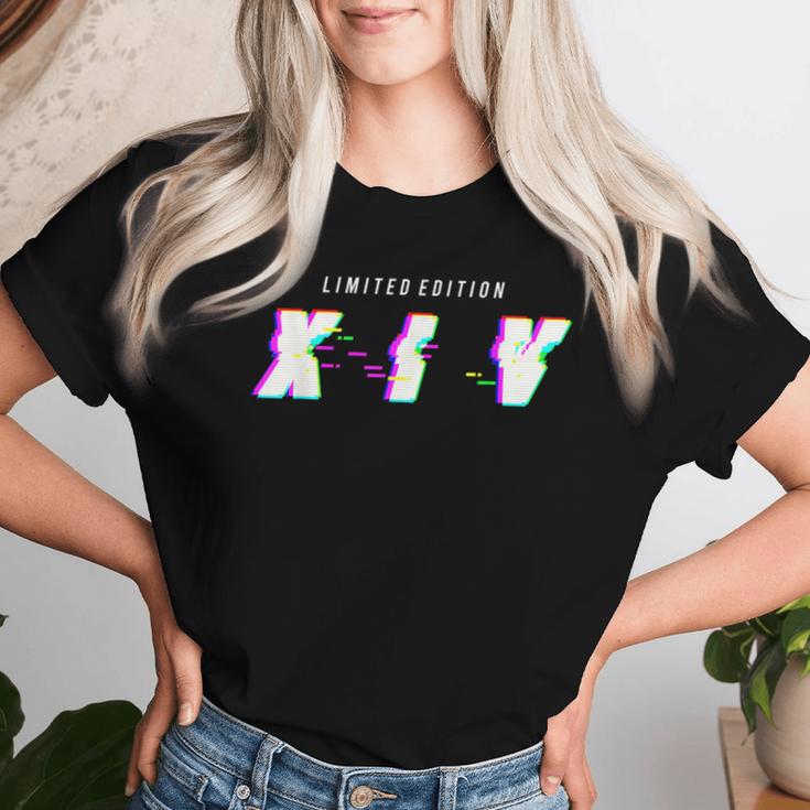 14 Years Birthday Glitched Roman Numerals Limited Edition S T-shirt Frauen Geschenke für Sie