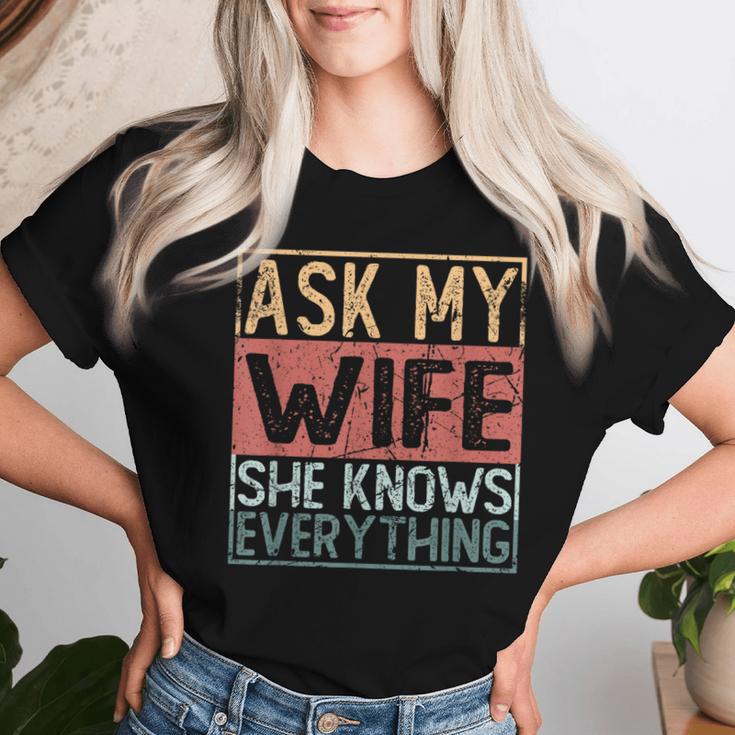 Ask My Wife She Knows Everything T-shirt Frauen Geschenke für Sie