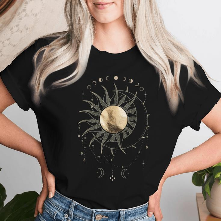 Boho Golden Sun & Moon Phase Illustration T-shirt Frauen Geschenke für Sie