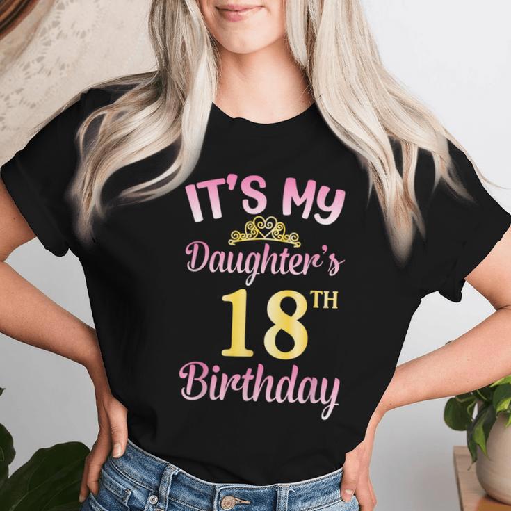 It's My Daughter's 18Th Birthday Happy To Me You Dad Mama Her T-shirt Frauen Geschenke für Sie