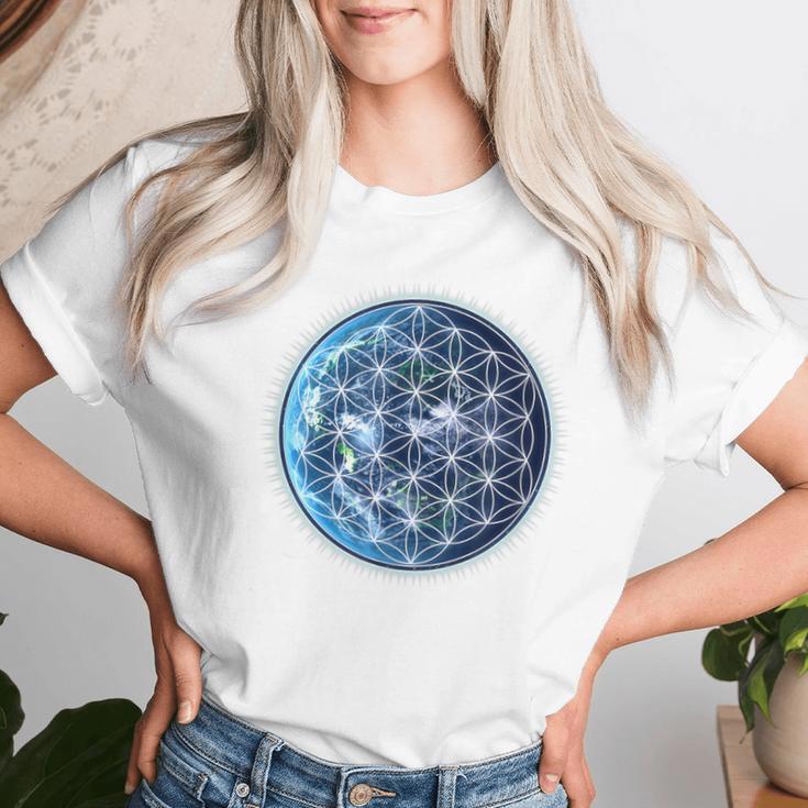 Flower Of Life With Earth Sacred Geometry Yoga Blue T-shirt Frauen Geschenke für Sie