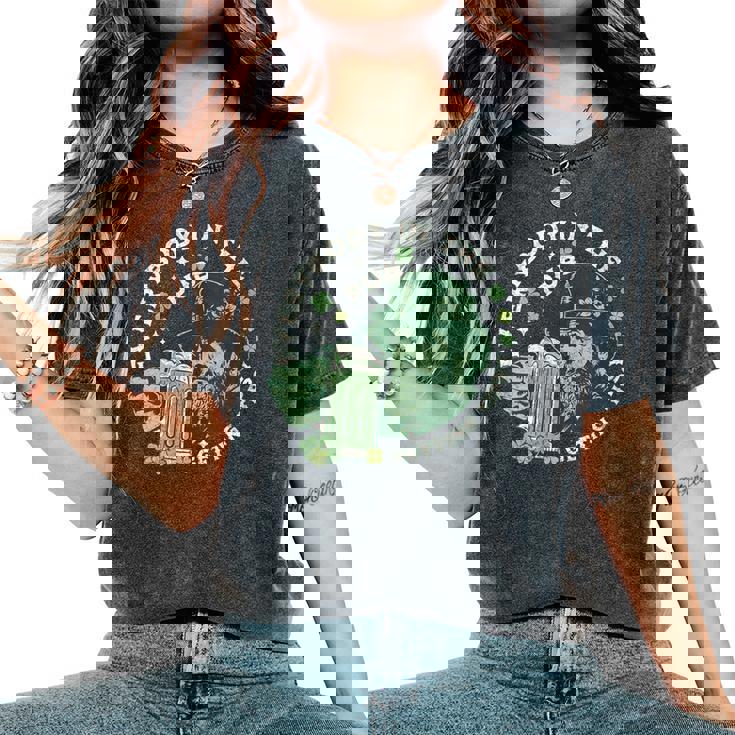 Everybody In The Pub Getting Tipsy Patrick's Day 2025 Women's Oversized Comfort T-Shirt