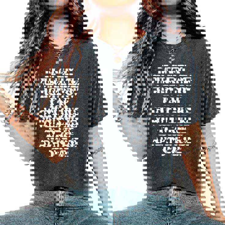 I'meryulnerable Right Now If Any Goth Girls Camiseta extragrande cómoda para mujer