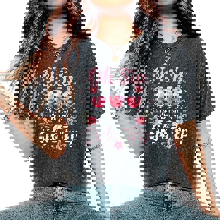 It's A Girls Trip 2025 Queen Holiday Vacation Girl Woman Women's Oversized Comfort T-Shirt