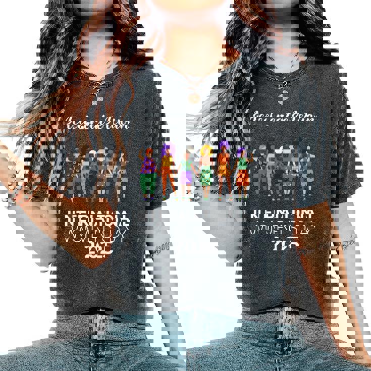 Iwd Día Internacional De La 2025 Accelerate Action Womens Camiseta extragrande cómoda para mujer
