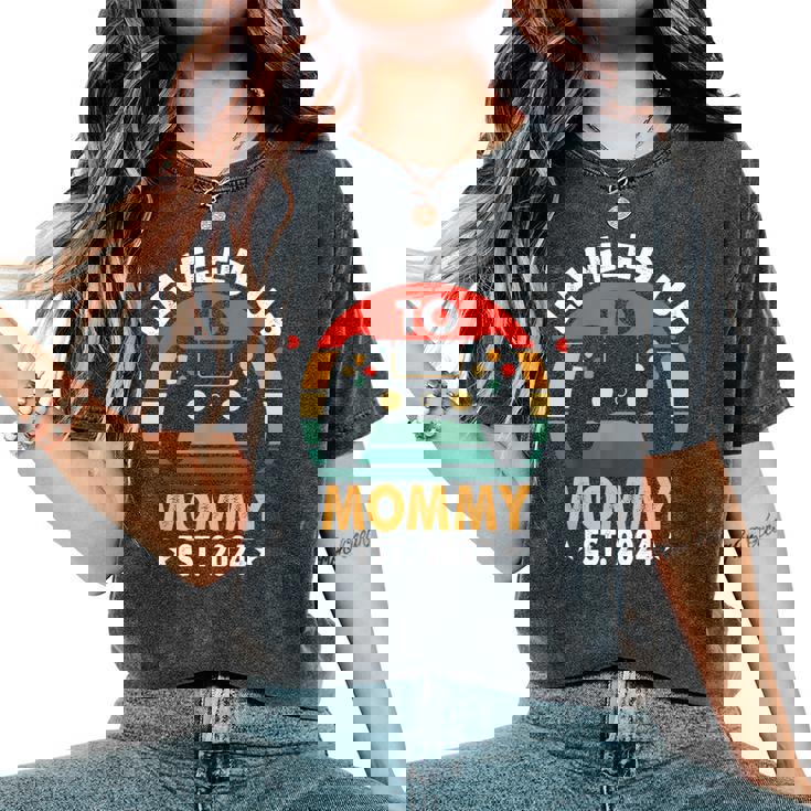Leveled Up To Mommy 2024 Promoved To Momintage Gamer Camiseta extragrande cómoda para mujer