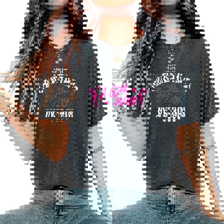 Ne Sous-Estimez Jamais Une Fille Qui Aime La Course Dirt Track Racer T-shirt oversize confortable pour femme