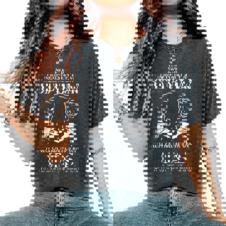 An Old Woman Who Graduated From Utas University Of Tasmania Women's Oversized Comfort T-Shirt