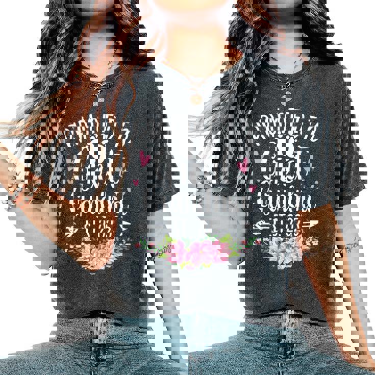 Promoted To Great Grandma Est 2025 First Time New Grandma Women's Oversized Comfort T-Shirt