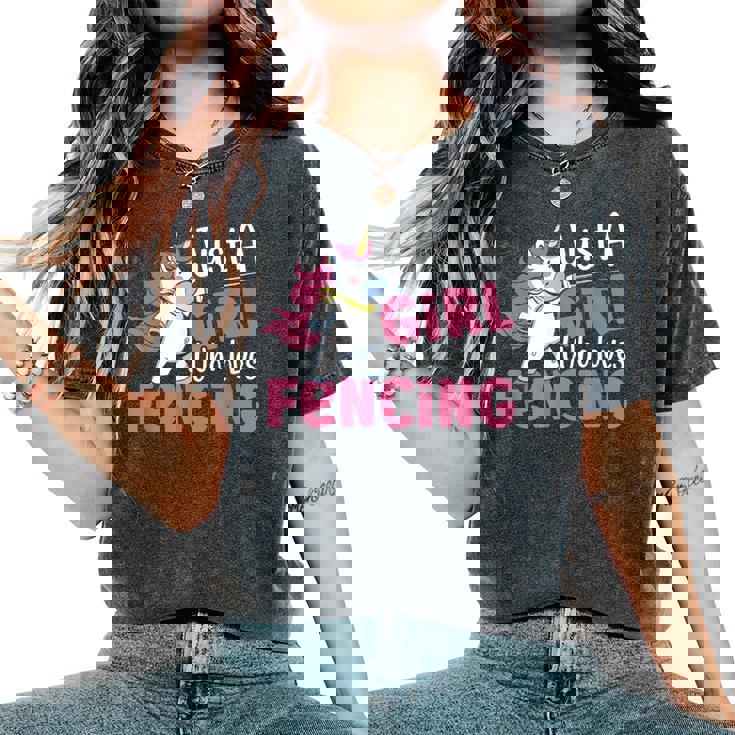 Traje De Esgrima Para Just A Girl Who Loves Fencing Camiseta extragrande cómoda para mujer