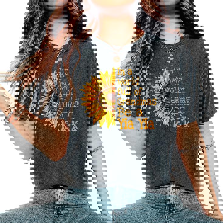 In A World Of Grandmas Be A Yia Yia Greece Greek Grandma Women's Oversized Comfort T-Shirt