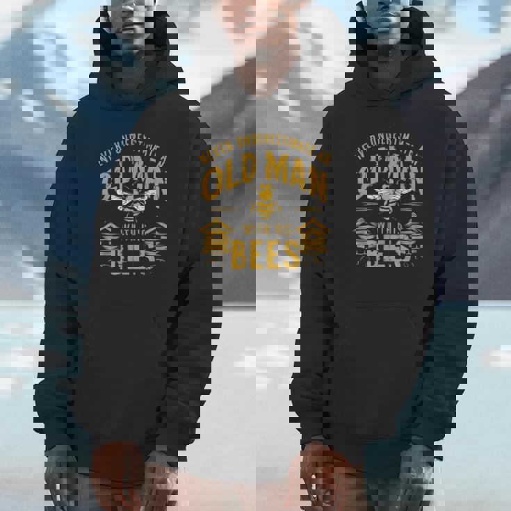 Vintage Never Underestimate An Old Man Beekeeper Hoodie