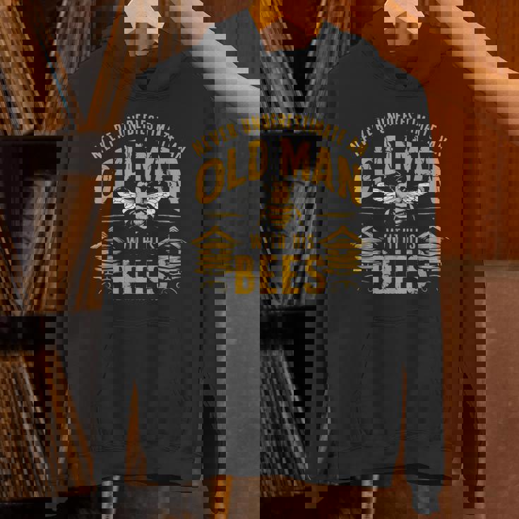 Vintage Never Underestimate An Old Man Beekeeper Hoodie