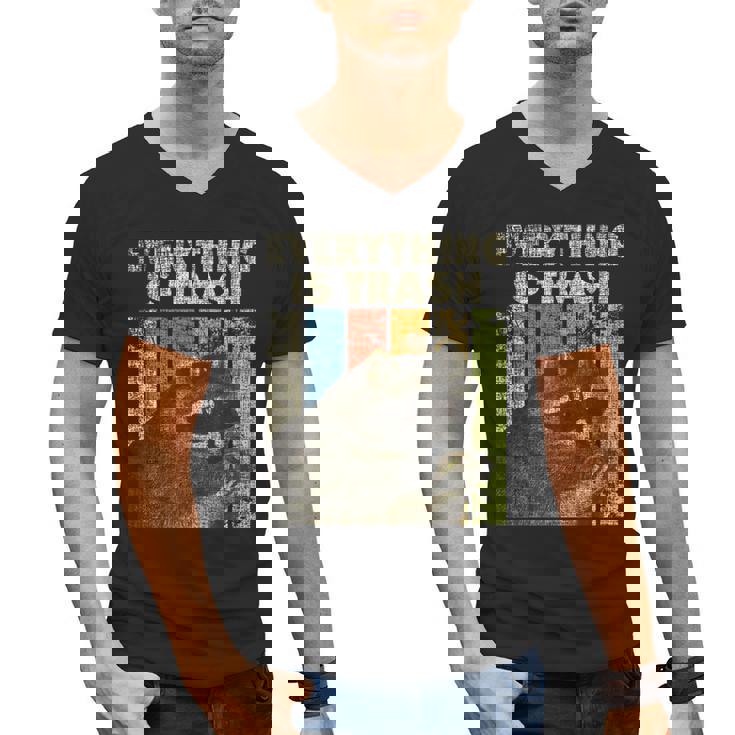 Retro Raccoon Lover Men's V-Neck T-Shirt | Camping Fun