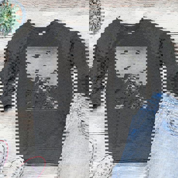 Alien UFO Raccoon Raglan Sweatshirt for Women | Cozy & Fun